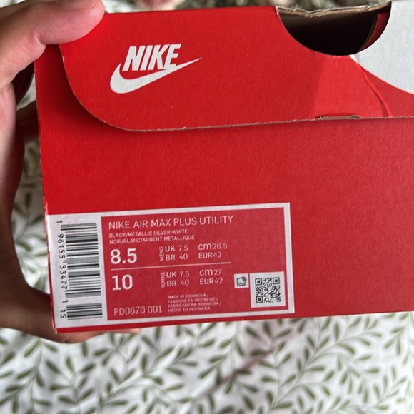 Nike new air sneakers black. - Picture 8 of 8